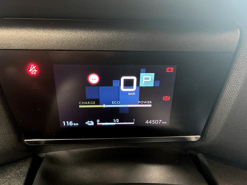 Bild på Citroën e-C4 Feel 50kWh 136hk Aut RATTVÄRME P-SENSORER
