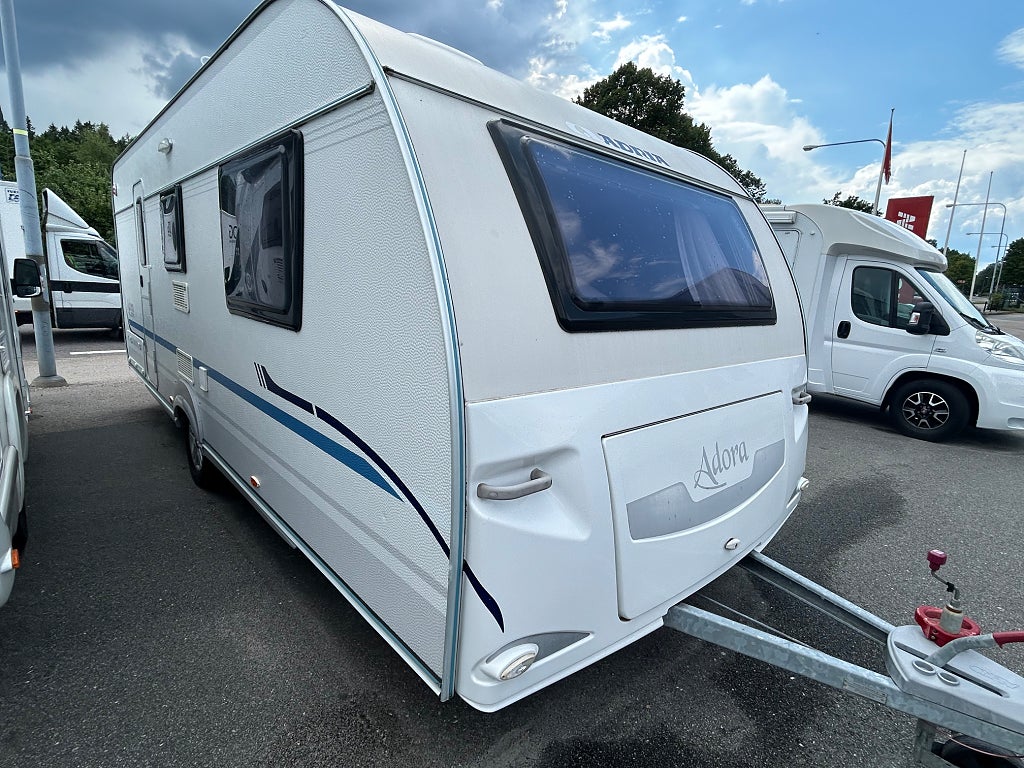 Adria ADORA 563 PK BARNKAMMARVAGN