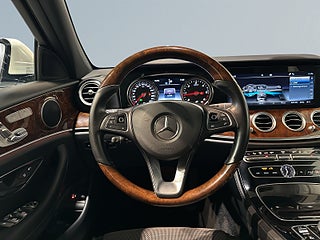 Mercedes-Benz E 220 d 4MATIC 9G Avantgarde Drag Dvärm Pano GPS 360° SoV – bild 9
