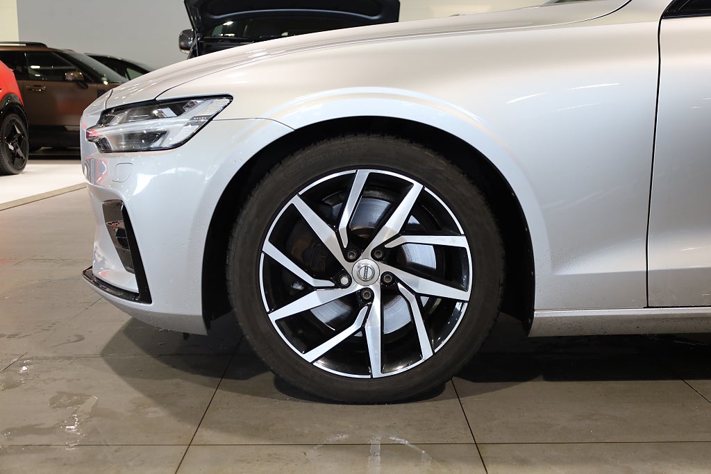 Volvo V60 T5 250hk R-Design Aut 360° Kamera I Head up I Panorama 2019