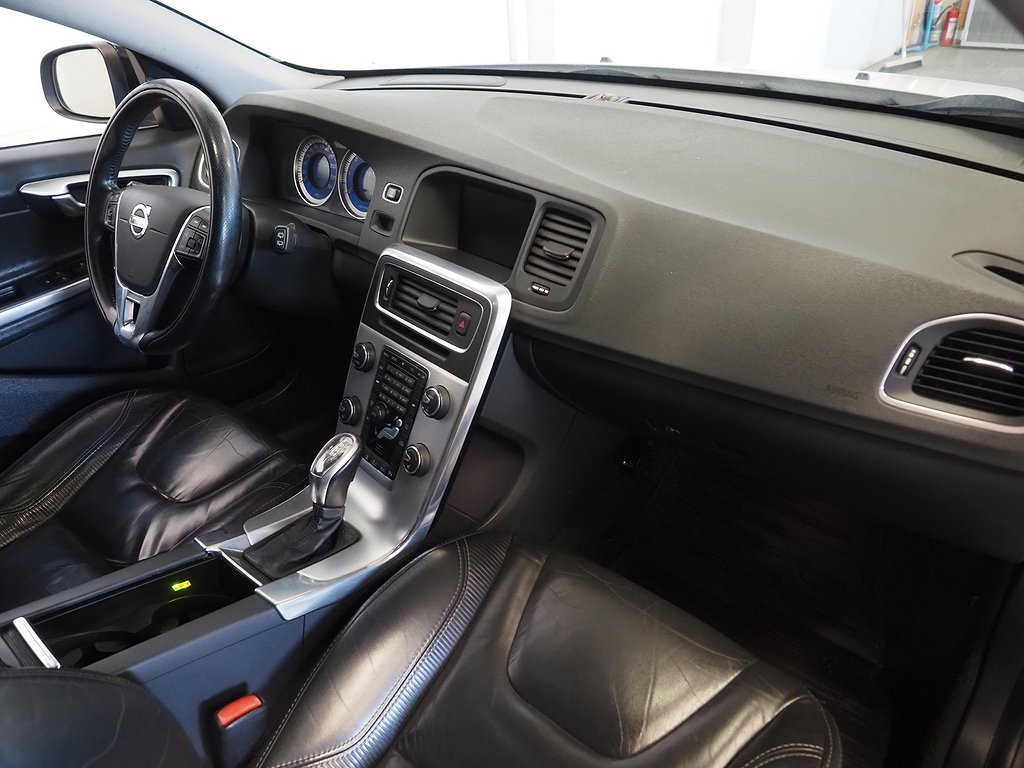 Volvo V60 D4 AWD Geartronic R-Design Taklucka Navi Drag Värm 2013