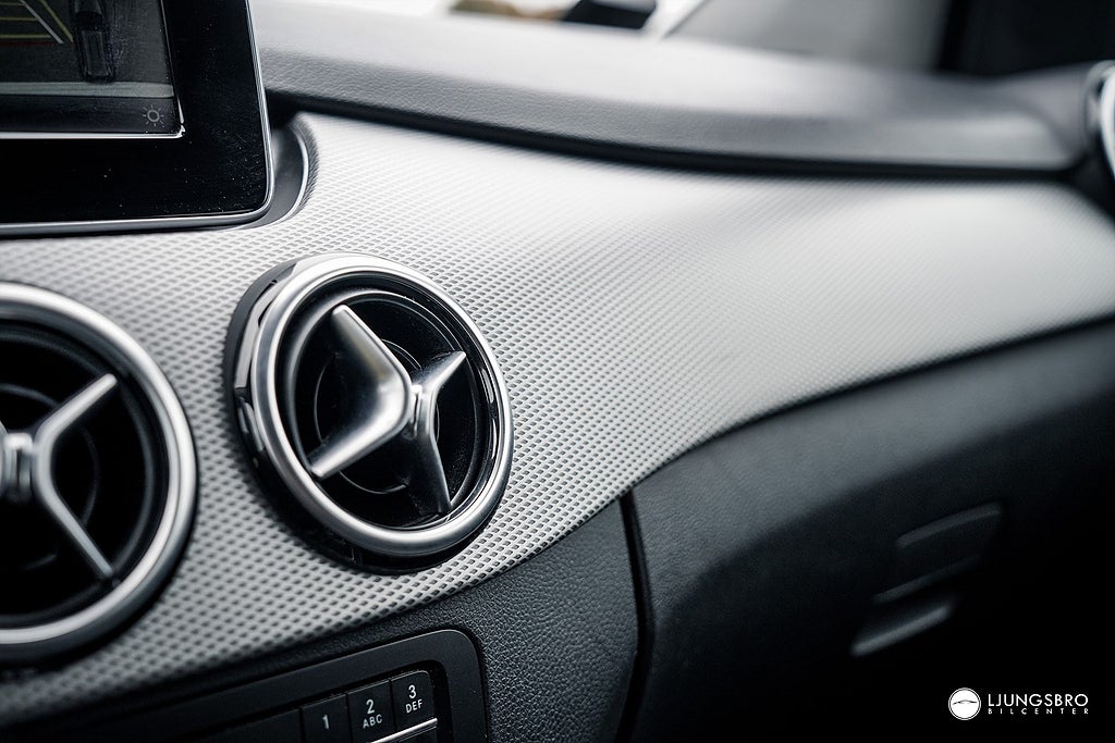 Mercedes-Benz B200 2019 - miniatyr 9