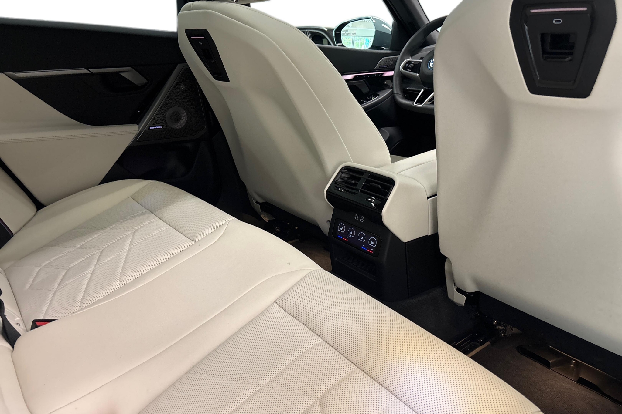 BMW 550 e xDrive Sedan M-Sport Pro 2025, kuva 7/44