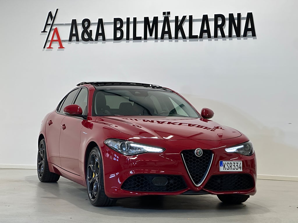 Alfa Romeo Giulia 2.0 Turbo 16V Q4 Veloce Pano Kamera Skinn SE SPEC
