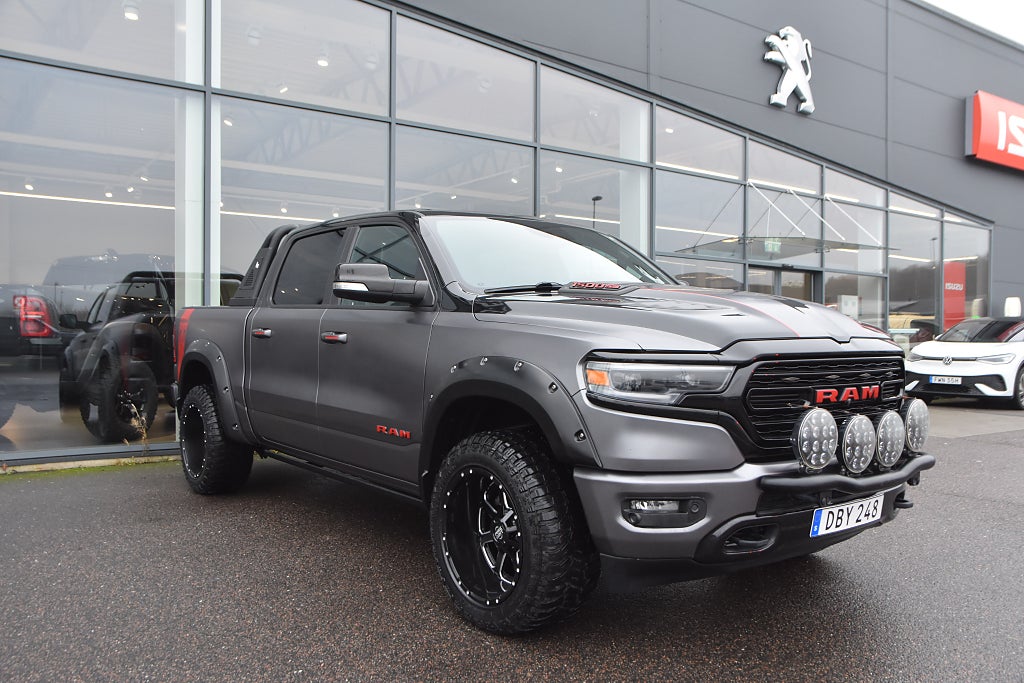 RAM 1500 Limited Crew Cab 5.7 V8 HEMI Carven avgassytem