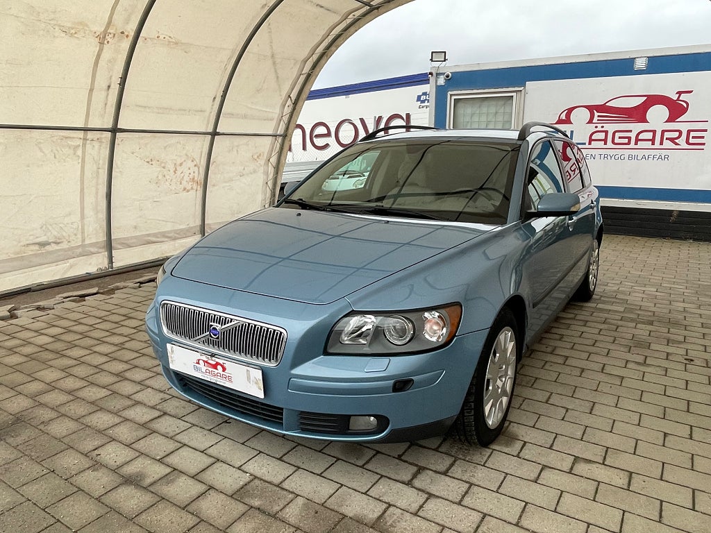 Volvo V50 2.4 140hk NYSERVAD NYKAMREM NYBES M-VÄRMARE S+V-HJUL