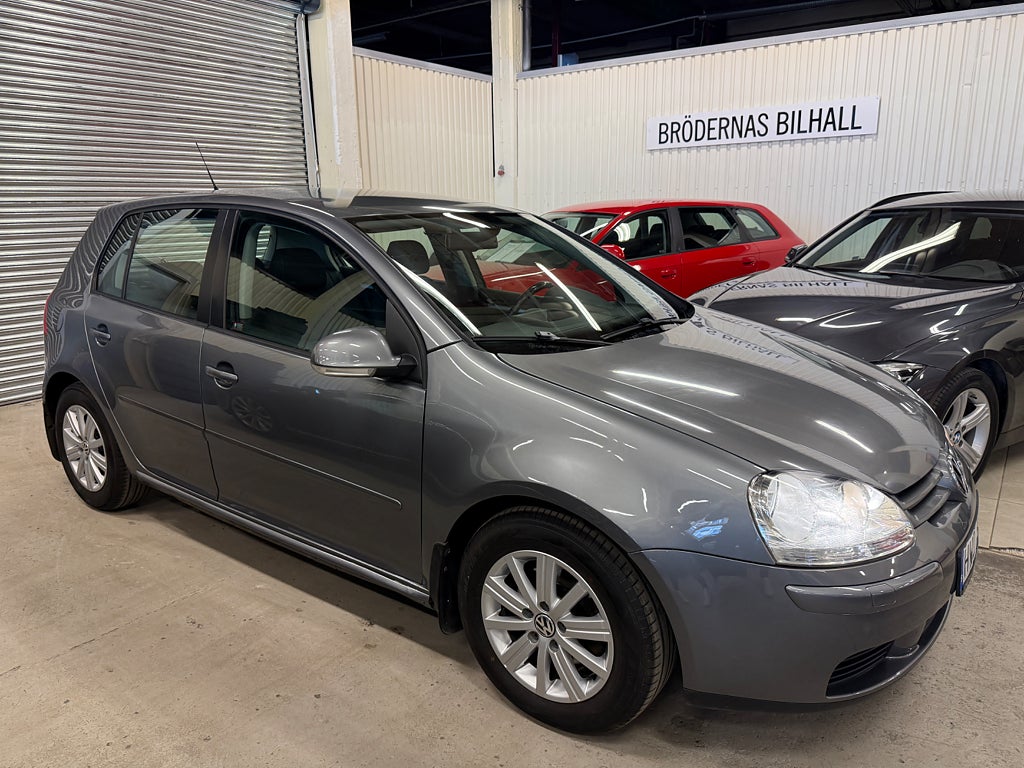 Volkswagen Golf 1.6 Multifuel Trendline / Motorvärmare/ Nybesiktad