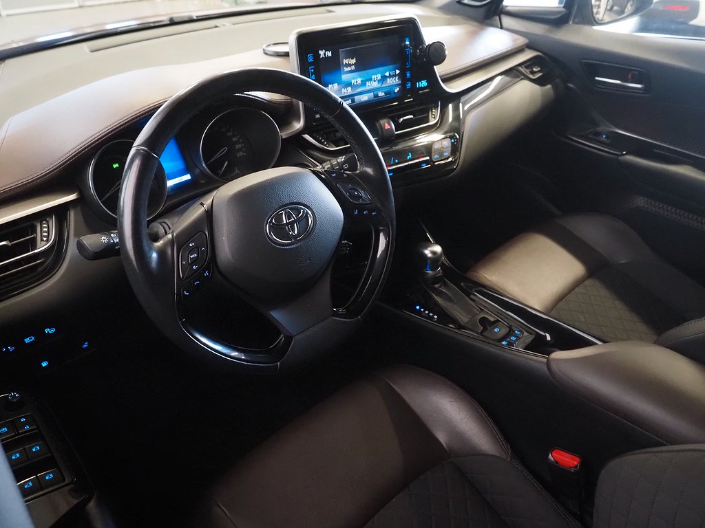 Toyota C-HR Hybrid CVT Executive Drag M-Värm JBL Kamera 2017