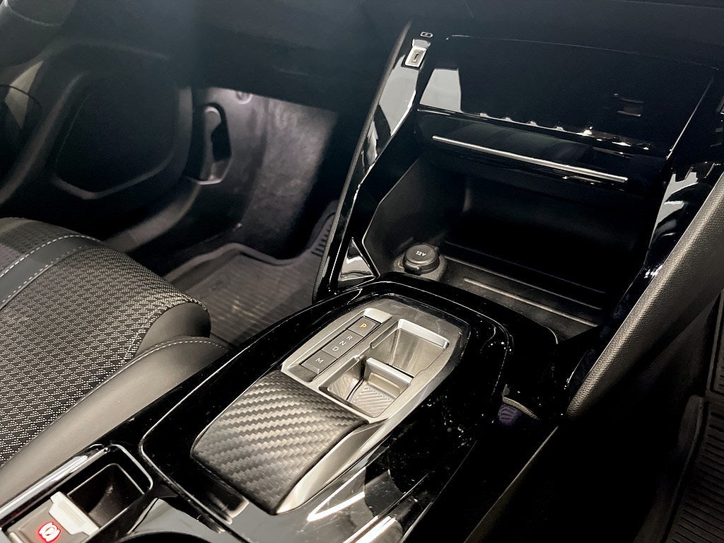 Bild på Peugeot 2008 GT 1.2 PT 130hk Aut - 360-KAMERA, CARPLAY