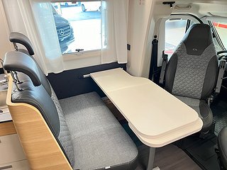 Husbil-alkov Adria CORAL XL 660 SL 12 av 21