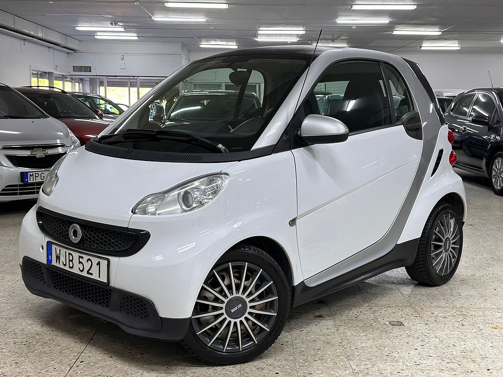 Smart fortwo 1.0 I NY SERVAD I NAVI I Årsskatt 360kr 