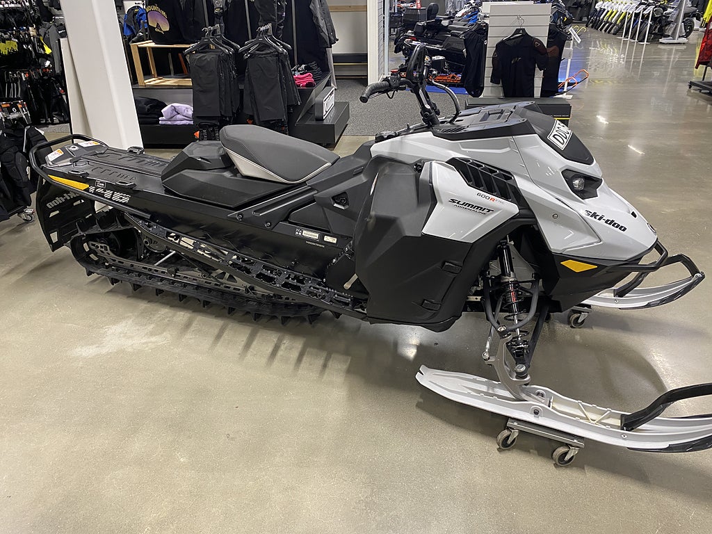 Ski-Doo Summit Adrenaline 600R E-TEC 146 MOMSAD