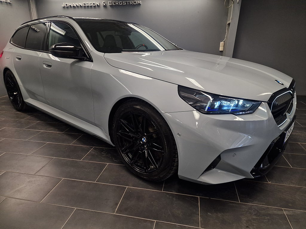 BMW M5 Touring Hybrid 727Hk Pano / B&W / Drag
