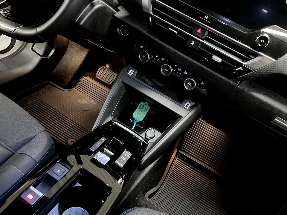 Bild på Citroën e-C4 Shine 50kWh Aut B-KAMERA CARPLAY 136hk