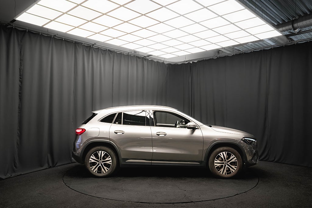 Mercedes-Benz GLA 250 e Plug-in LÄDER DISTRONIC AMBIENT KAMERA MOMS