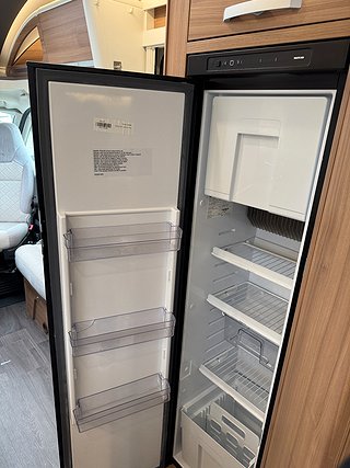 Husbil-halvintegrerad Adria Coral 670 SL AUTOMAT 6 av 10