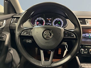 Skoda Octavia Kombi 1.5 TSI ACT Style Drag Värmare Ad Farthållare S&V – bild 9