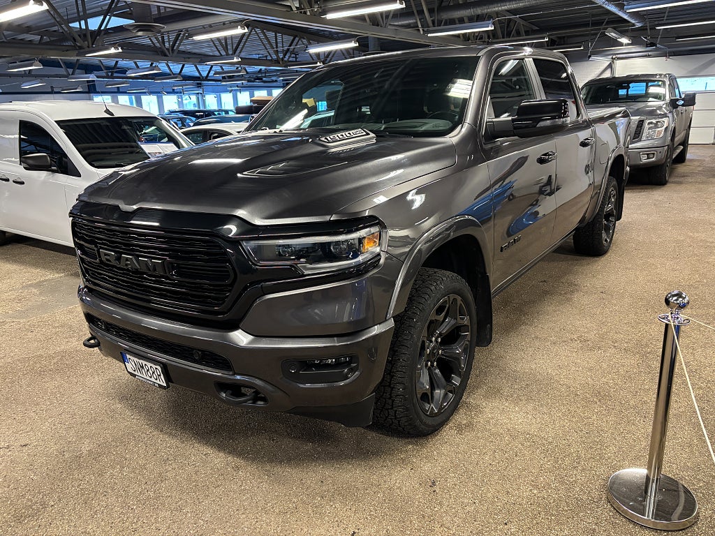 RAM 1500 Crew Cab 5.7 V8 HEMIl 4x4 Aut NIGHT EDITION Drag