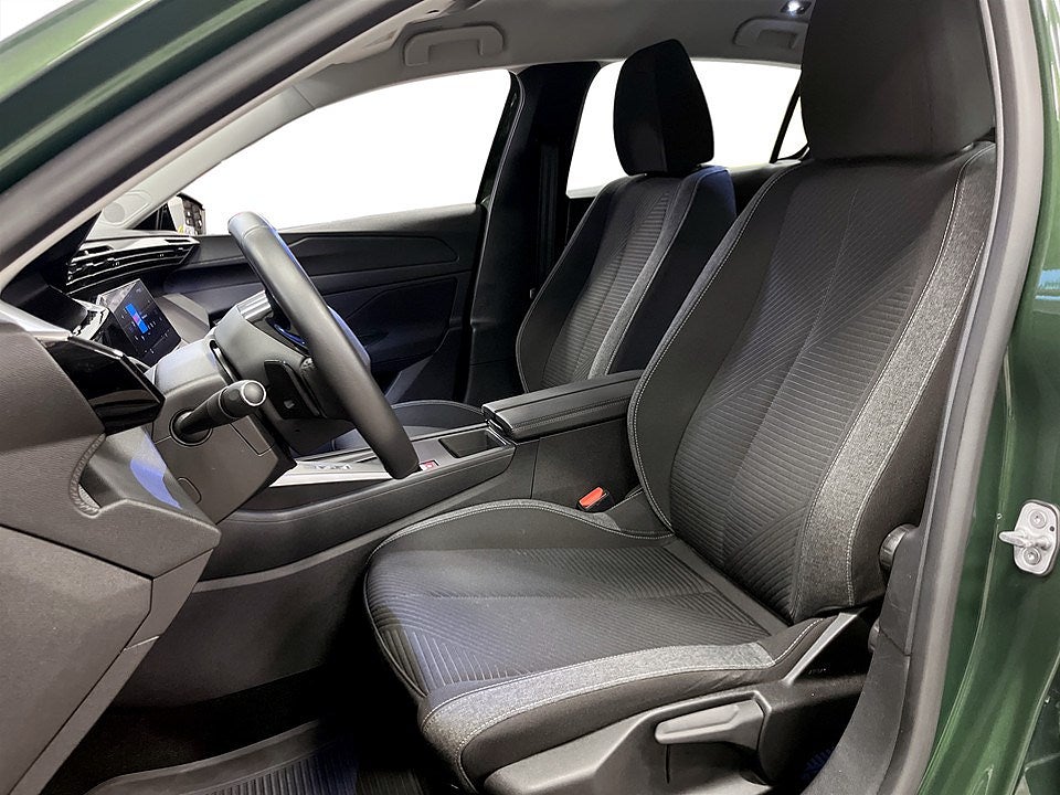 Bild på Peugeot 308 5D Active Pack 1.2 PT 130hk Aut - CARPLAY, FARTHÅLLARE