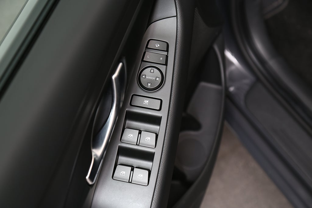 Hyundai i30 1,0 T-GDi MHEV Essential Kombi Aut Navi Kamera 2025