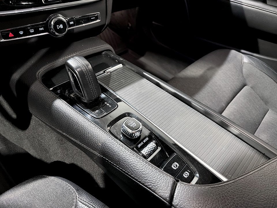 Bild på Volvo V90 Cross Country Momentum B4 197hk Aut AWD - FULLSERV,360
