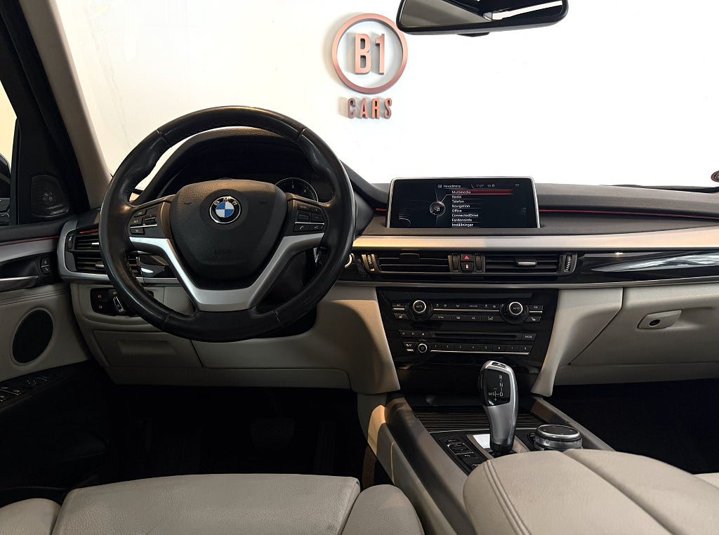 BMW X5 xDrive25d 218HK PANORAMA DRAG HELSKINN RATTVÄRME S+V