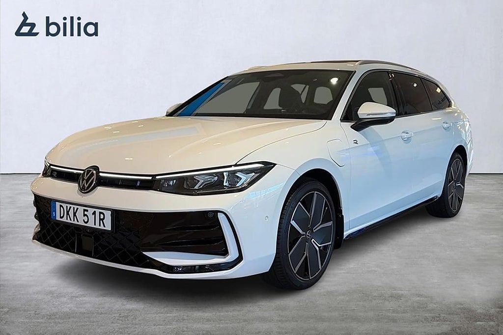 Volkswagen Passat 1.5 TSI eHybrid R-Line Ed. Pano Drag 272HK