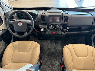 Husbil-halvintegrerad Rapido Van 56 130HK Automat 2 av 19