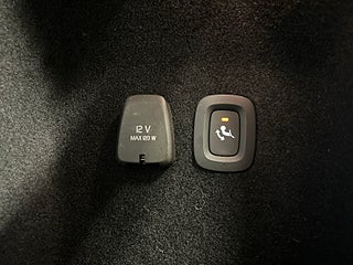 Volvo V60 Recharge T6 AWD Automat R-Design Drag/Värmare/S&V-Däck – bild 22