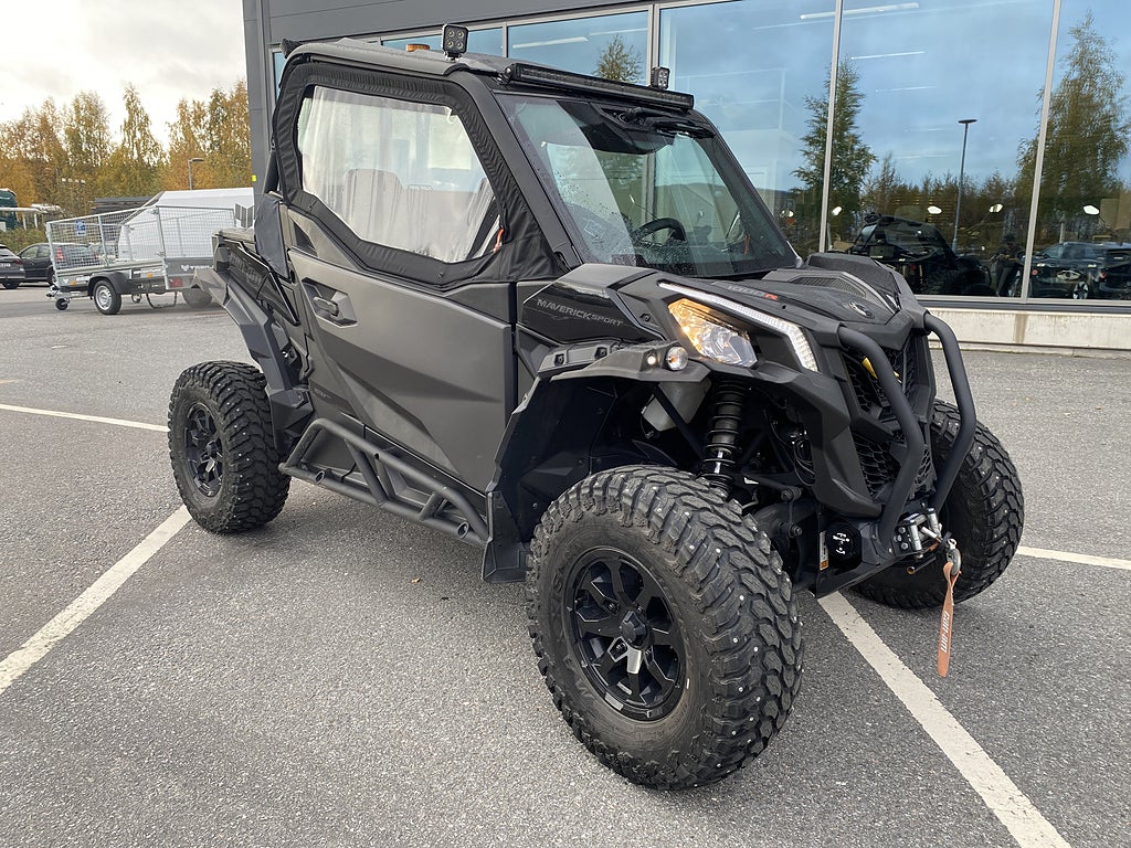 Can-Am Maverick Sport 1000R ABS Plusmeny MOMSAD
