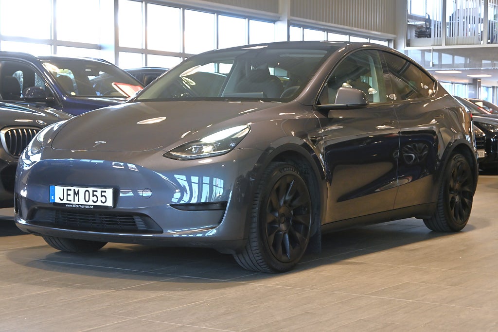 Tesla Model Y Standard Range Drag Panorama MOMS