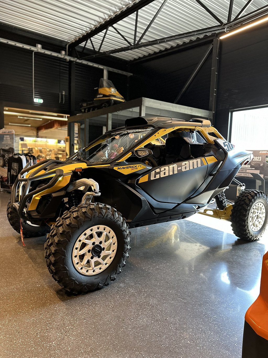 Can-Am Maverick R X RS Carbon Black & Neo Yellow