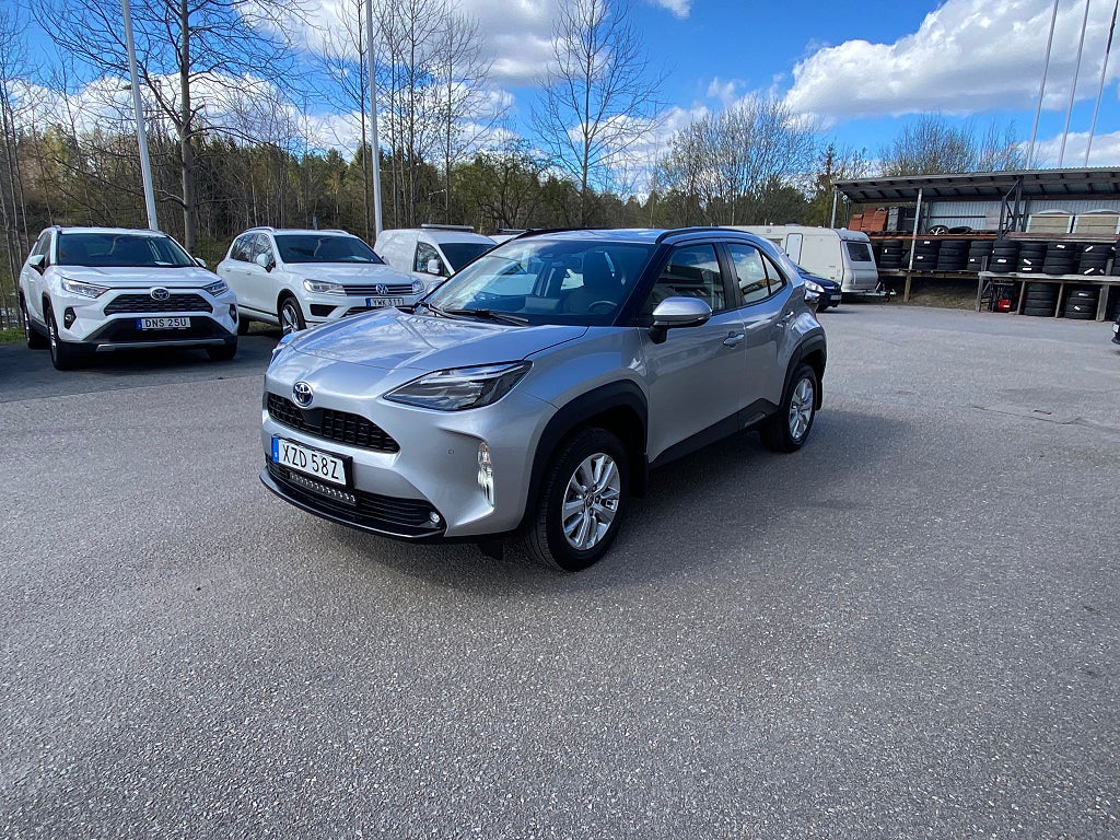 Toyota Yaris Cross HYBRID AWD-I E-CVT ACTIVE AUT B-KAM CARPLAY V-HJUL MOMS