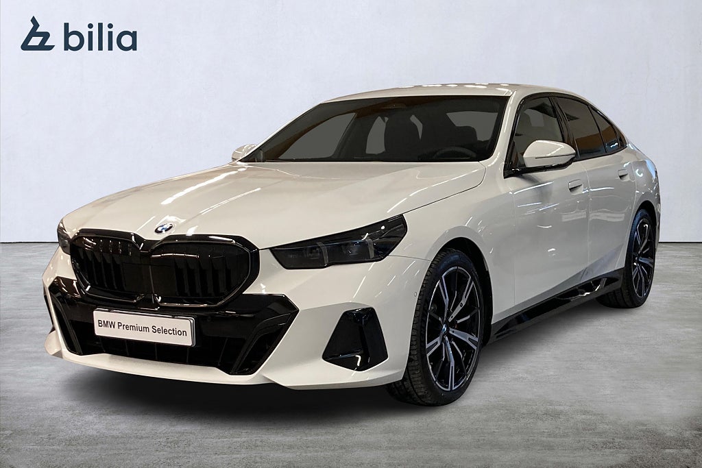 BMW 520d xDrive Sedan M Sport Pro Värmare H/K Dragkrok IconicGlo