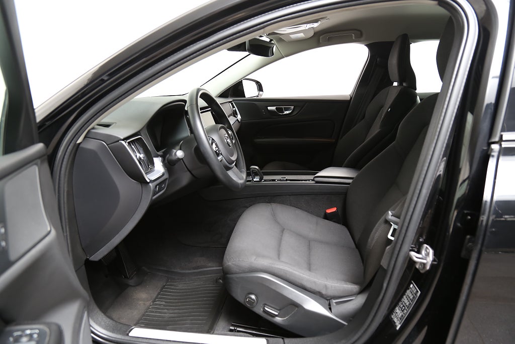 Volvo V60 Cross Country B4 Diesel 197hk Momentum AWD Aut Kamera VOC