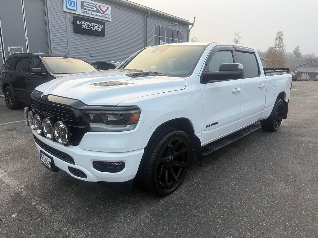 Dodge RAM 1500 Sport Crewcab Night Edition Långt flak, unik!