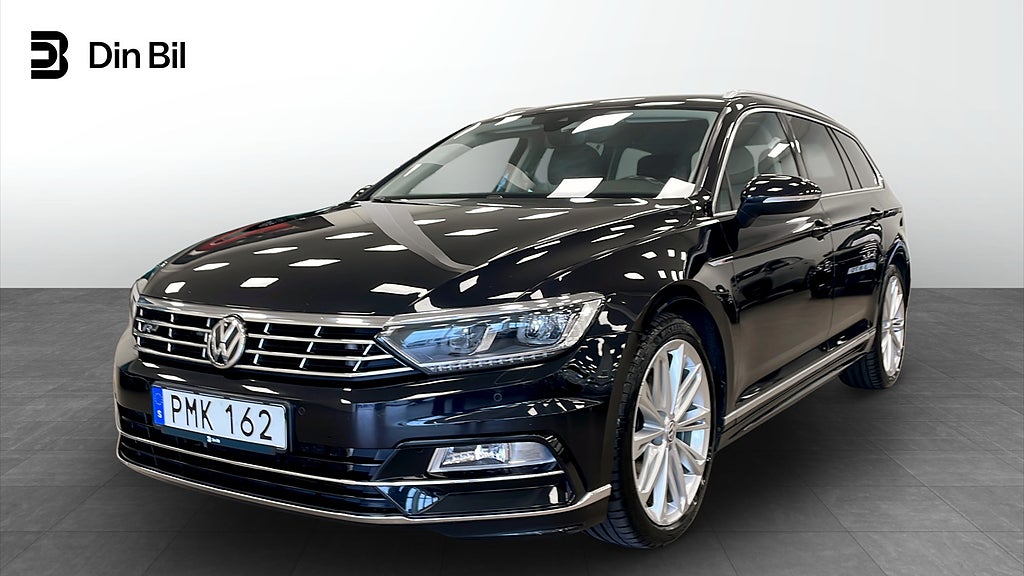 Volkswagen Passat R-Line | Skinn | Backkamera | Drag | Värmare
