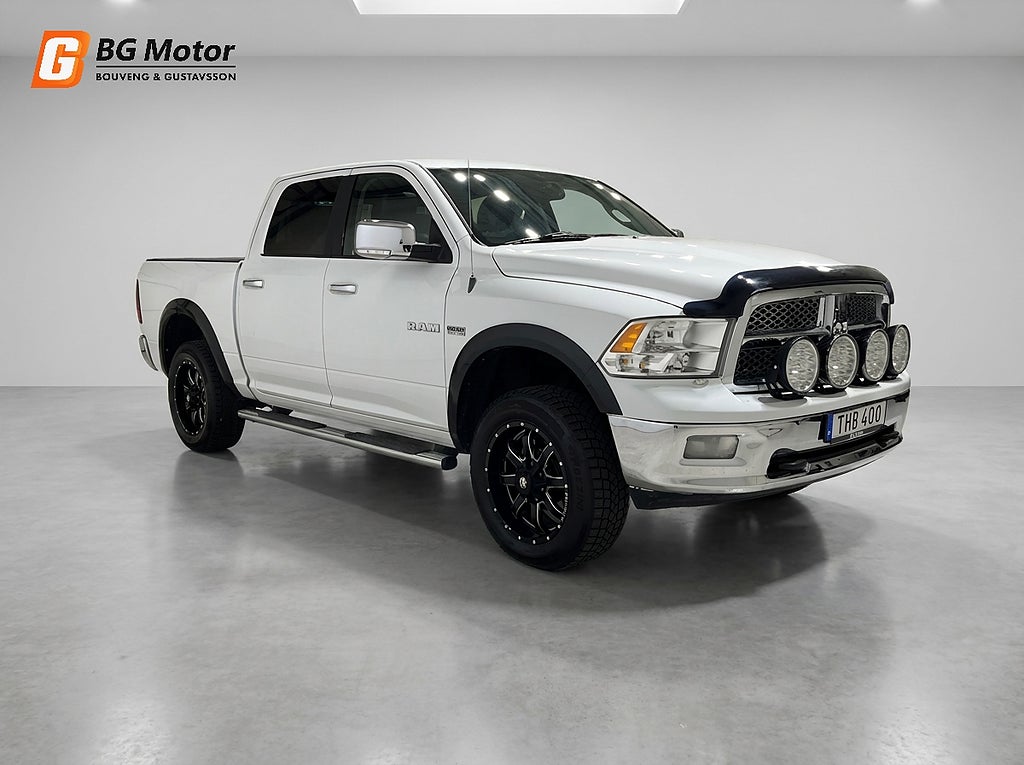 Dodge RAM 1500 1500 Crew Cab 5.7 V8 HEMI 395HK Laramie Höjd/Motorvärma
