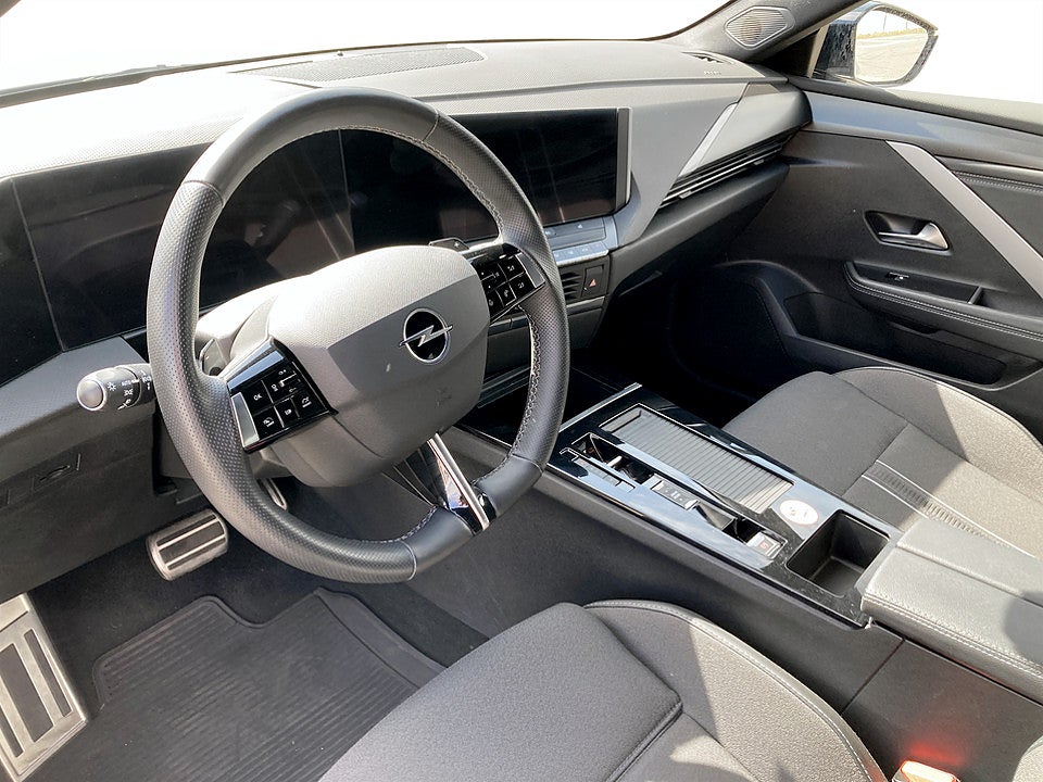 Bild på Opel Astra ST GS 1.2 PT 130hk Aut B-KAMERA CARPLAY