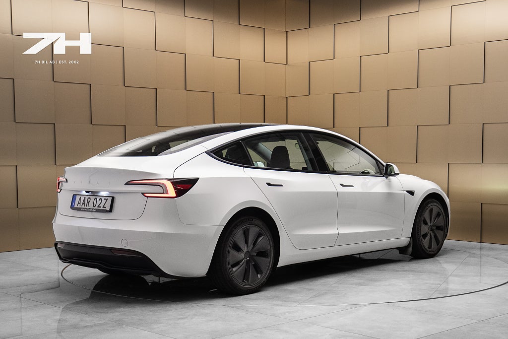 Tesla Model 3 Standard Range RWD  / Pano / Autopilot / Dator 4