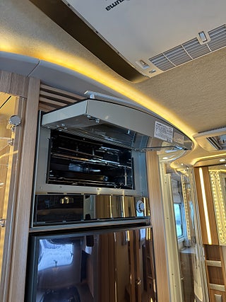 Husbil-integrerad Knaus Sun i 900 LX 177HK AUT Queensbed & exklusivt badrum! 11 av 28