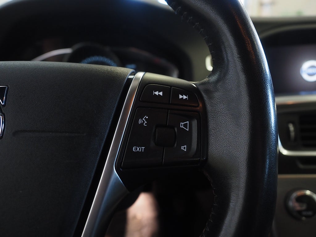 Volvo V60 D4 Geartronic 190hk Aut Summum VOC D-Värm Läder 2017