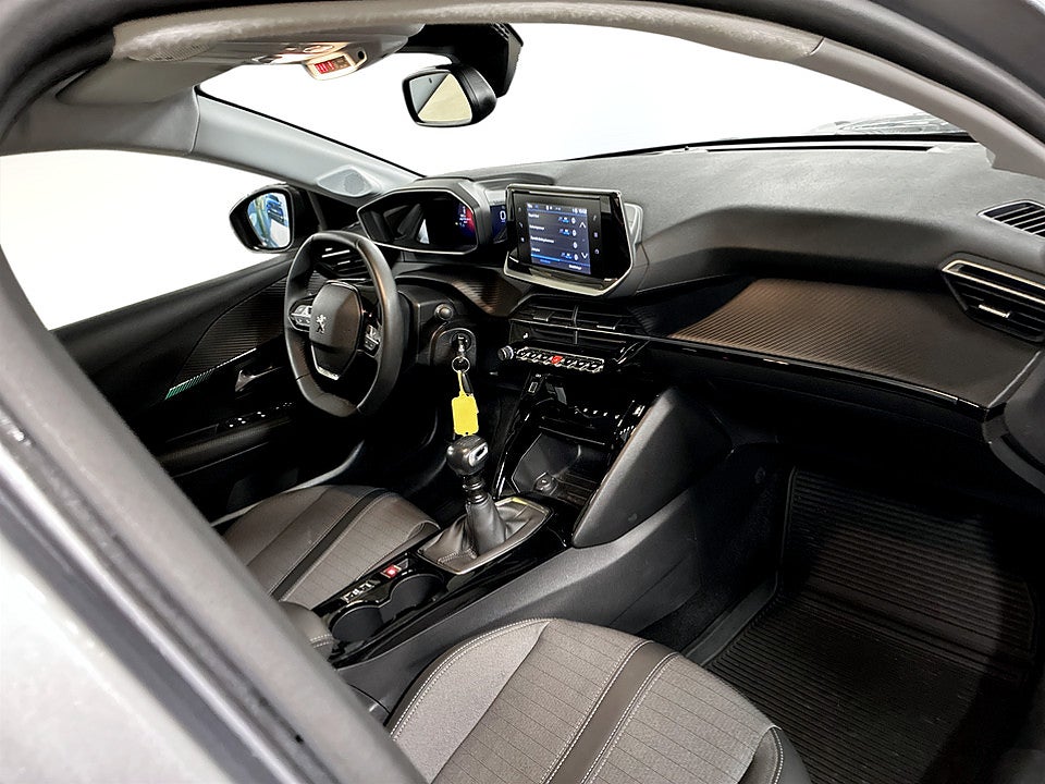 Bild på Peugeot 208 Allure Pack 1.2 PT 100hk B-KAMERA CARPLAY
