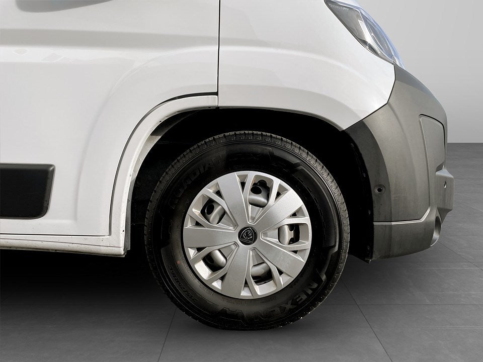 Bild på Peugeot Boxer BlueHDi 140hk Aut L3H2 - DEMO