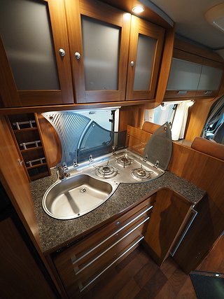 Husbil-halvintegrerad Dethleffs White Edition 12 av 20