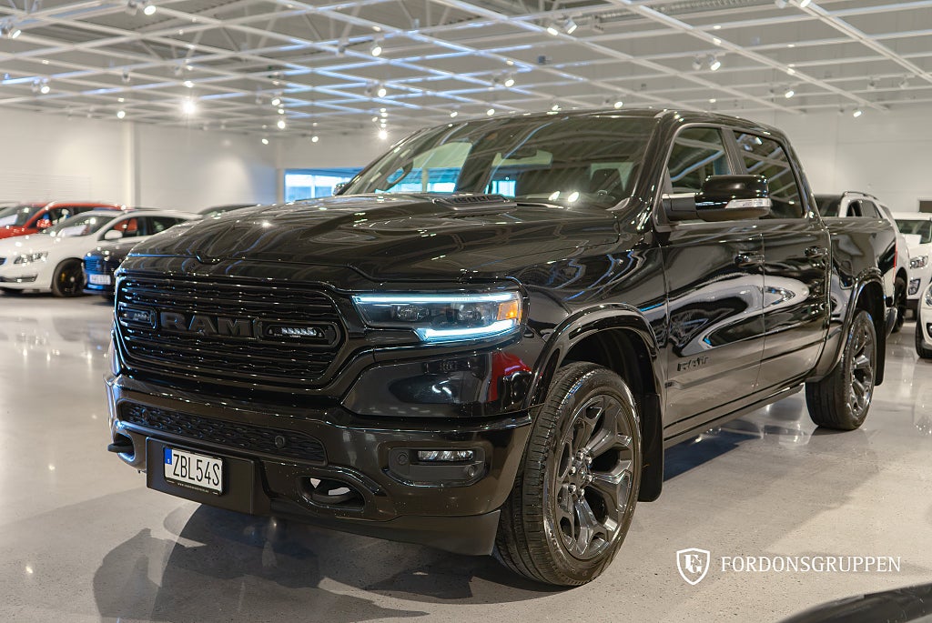 RAM 1500 Crew Cab V8 HEMI Limited Night / Multifunction Tailgate