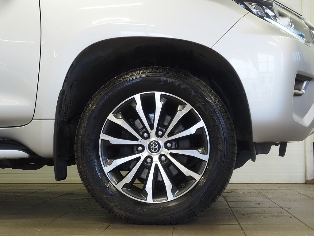 Toyota Land Cruiser 2.8 D-4D 4WD 177hk Premium Drag Skinn D-Värm 360° N 2020