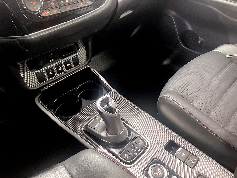 Bild på Mitsubishi Outlander S-Edition PHEV 203hk Aut 4WD TAKLUCKA B-KAMERA DRAG