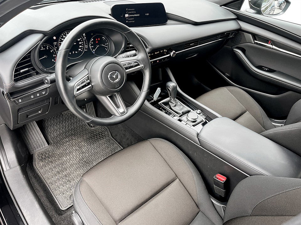 Bild på Mazda 3 Sky 2.0 SKYACTIV-G M 150hk Aut B-KAMERA CARPLAY
