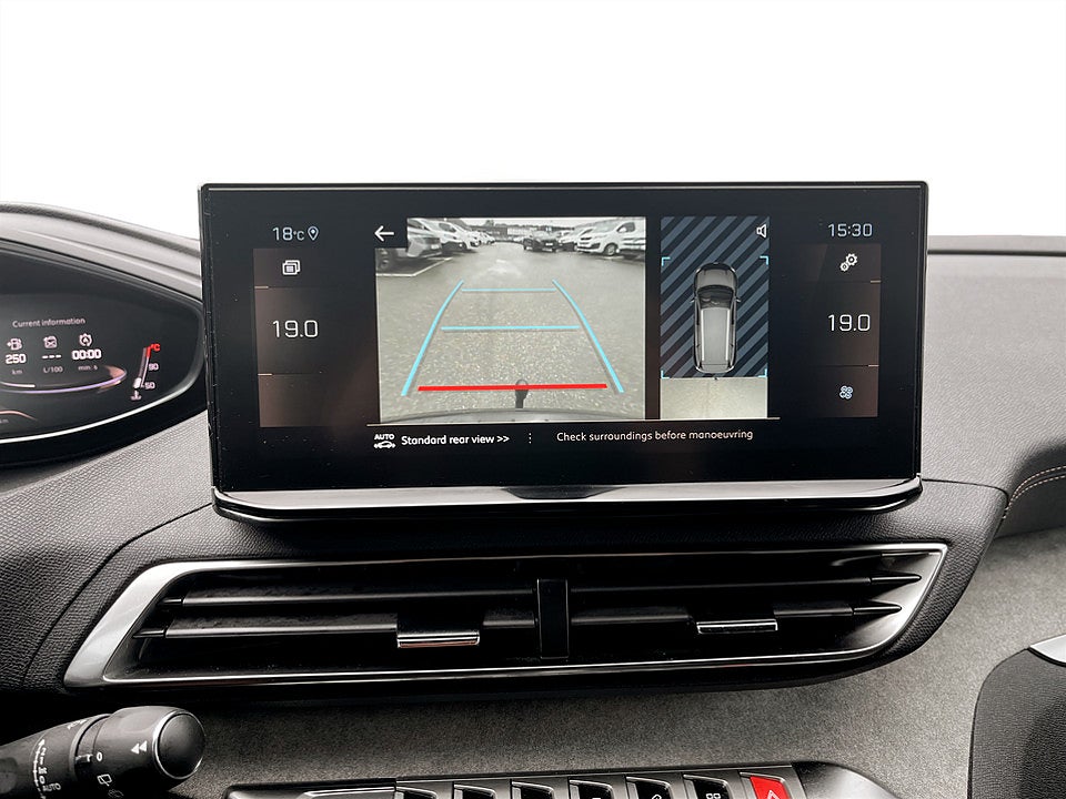 Bild på Peugeot 5008 GT 1.2 PT 130hk Aut 7-SITS B-KAMERA CARPLAY
